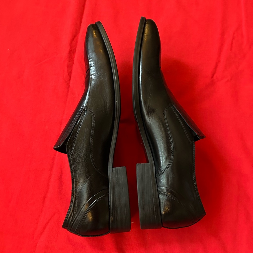 Kenneth Cole Black Leather Loafers (10) - Picture 4 of 9
